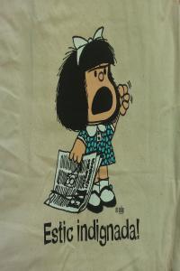 BOLSA ESTIC INDIGNADA - CAT | 9788862128803 | QUINO